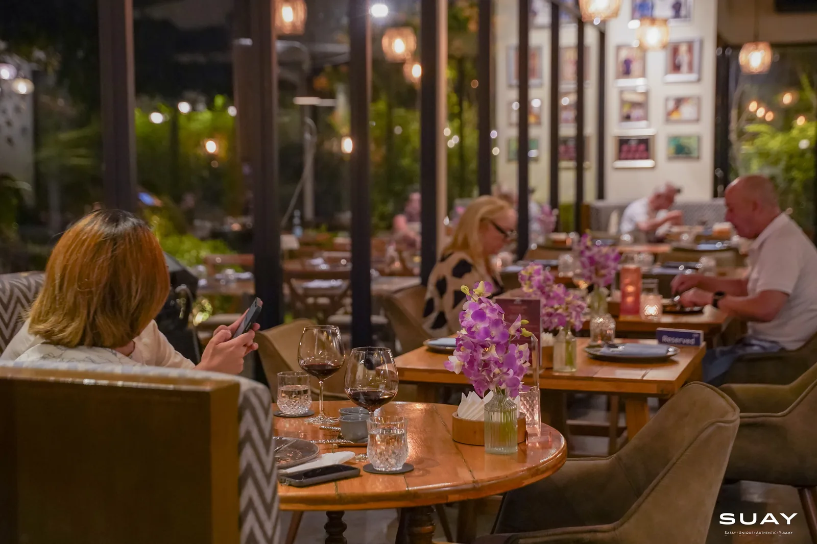 The SUAY dining room at full service
