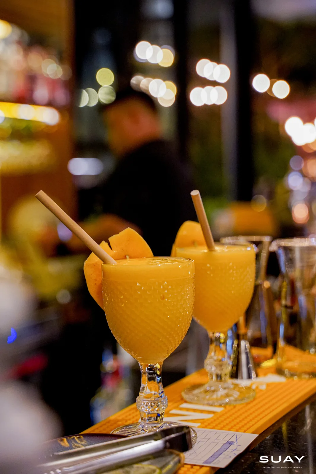 Mango daiquiris at the bar